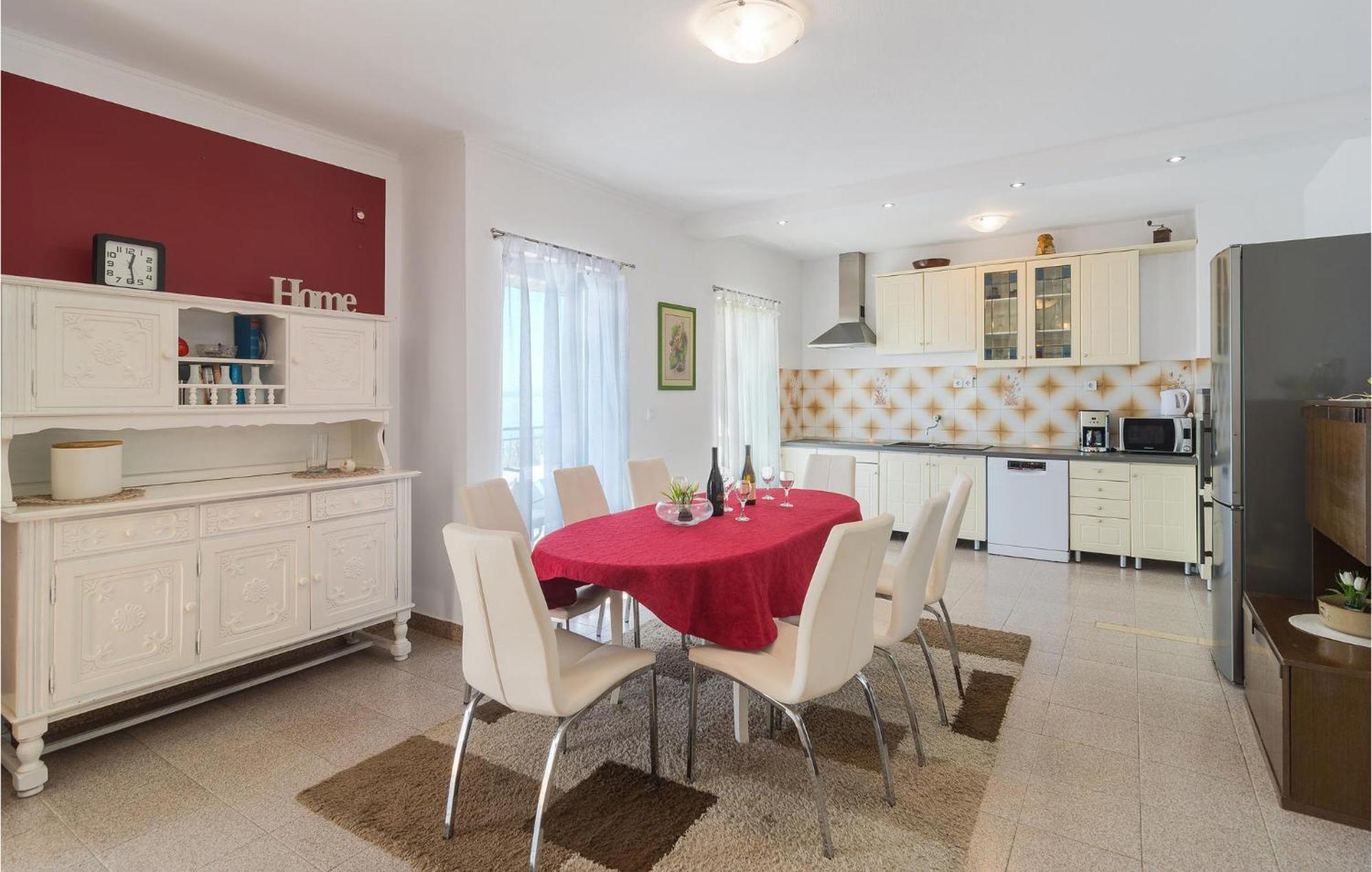 Stunning Apartment In Kastel Kambelovac Kastela Luaran gambar