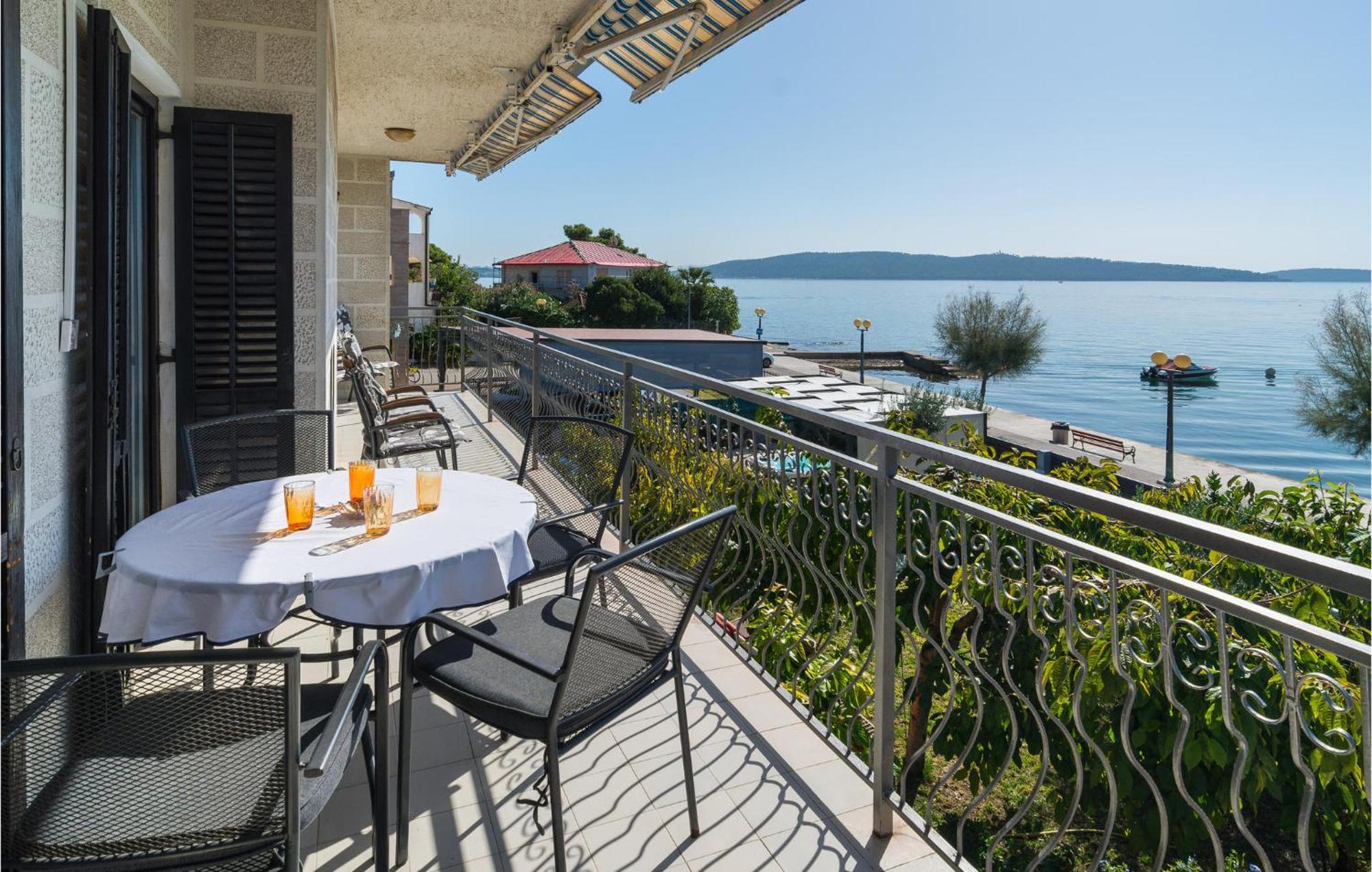 Stunning Apartment In Kastel Kambelovac Kastela Luaran gambar